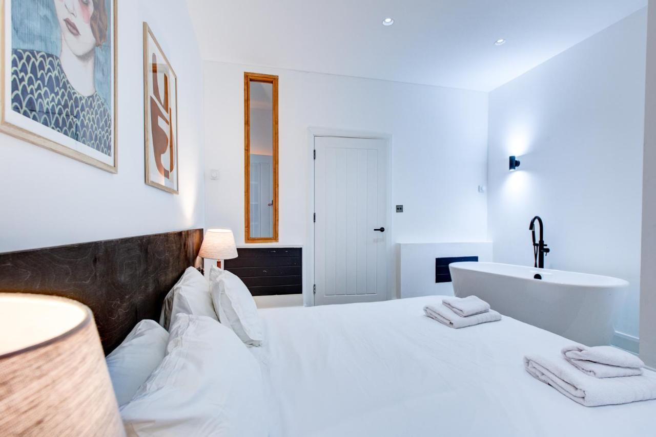 Appartamento Stylish 1br Unit, Super Fast Internet, Gated Complex - Near Queen's Park!