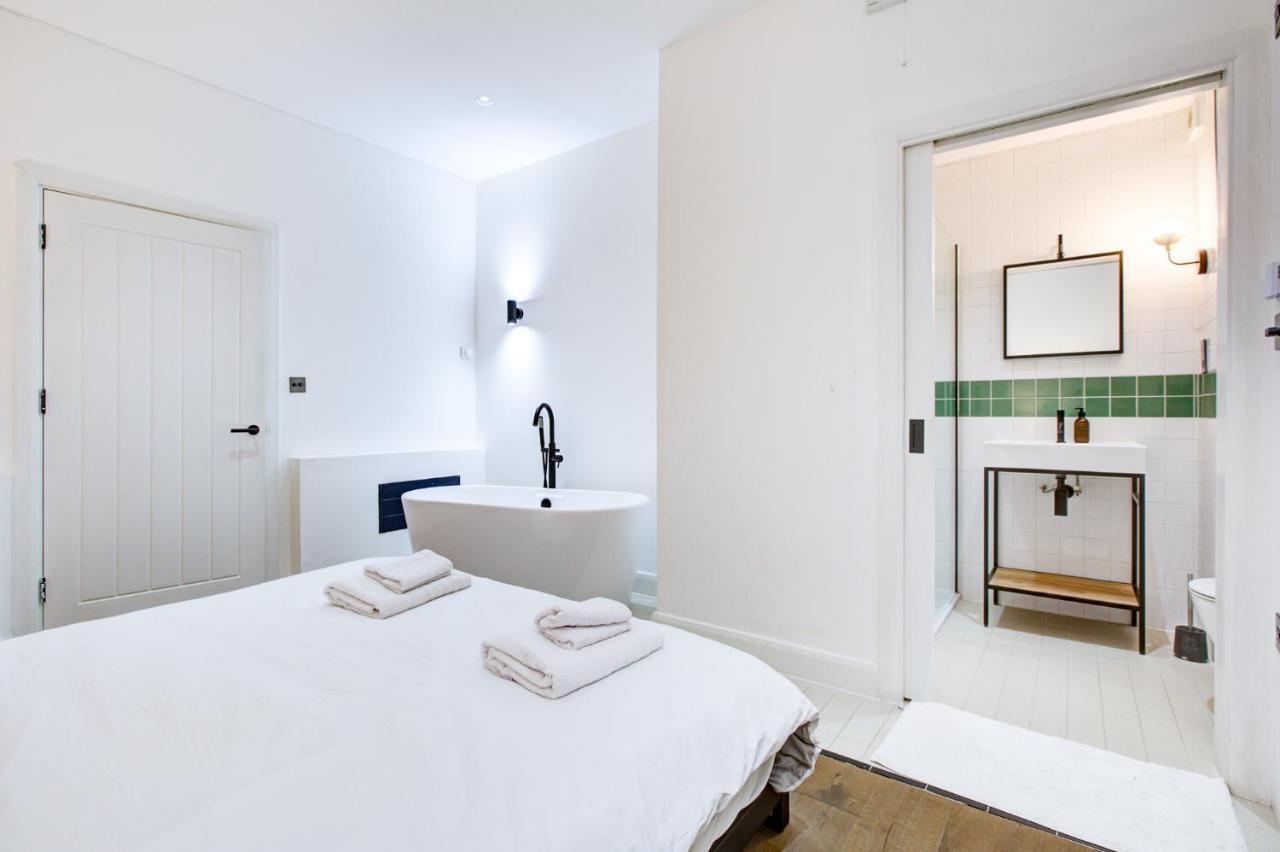 Appartamento Stylish 1br Unit, Super Fast Internet, Gated Complex - Near Queen's Park! Londra