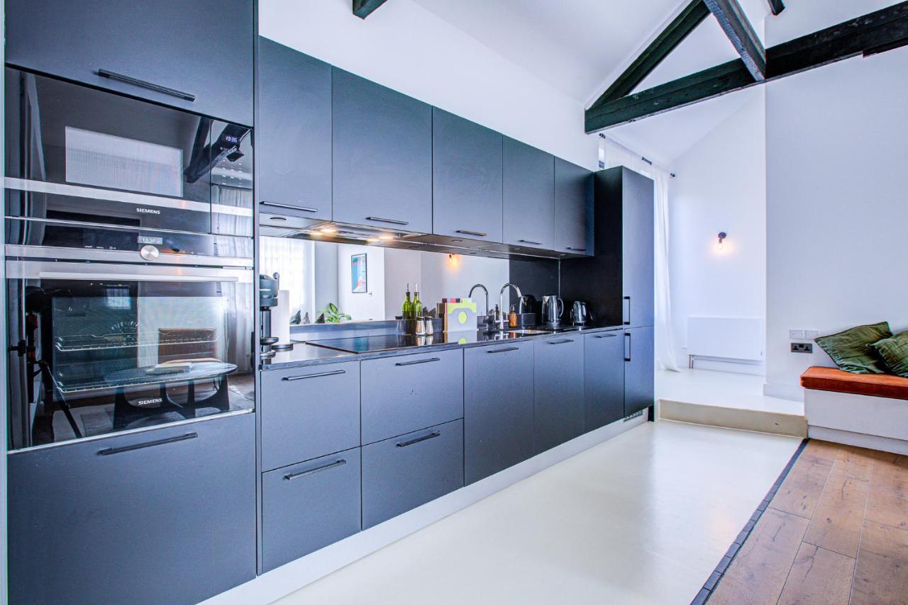 Stylish 1br Unit, Super Fast Internet, Gated Complex - Near Queen's Park! Appartamento *